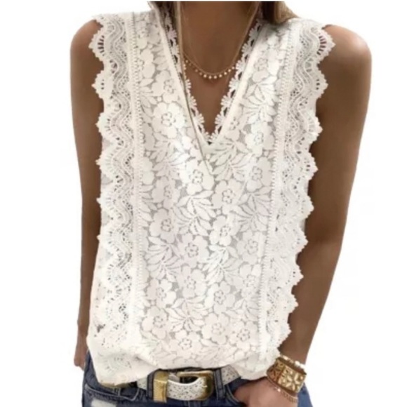 Private Label Tops - Feminine white lace top